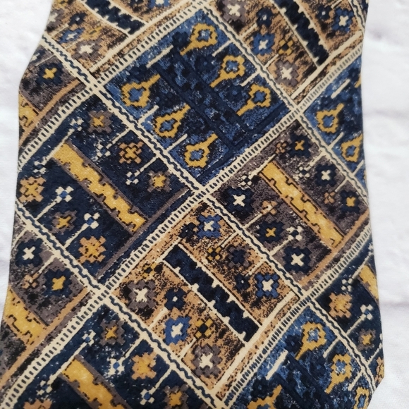 Geoffrey Beene silk ties - Picture 3 of 6